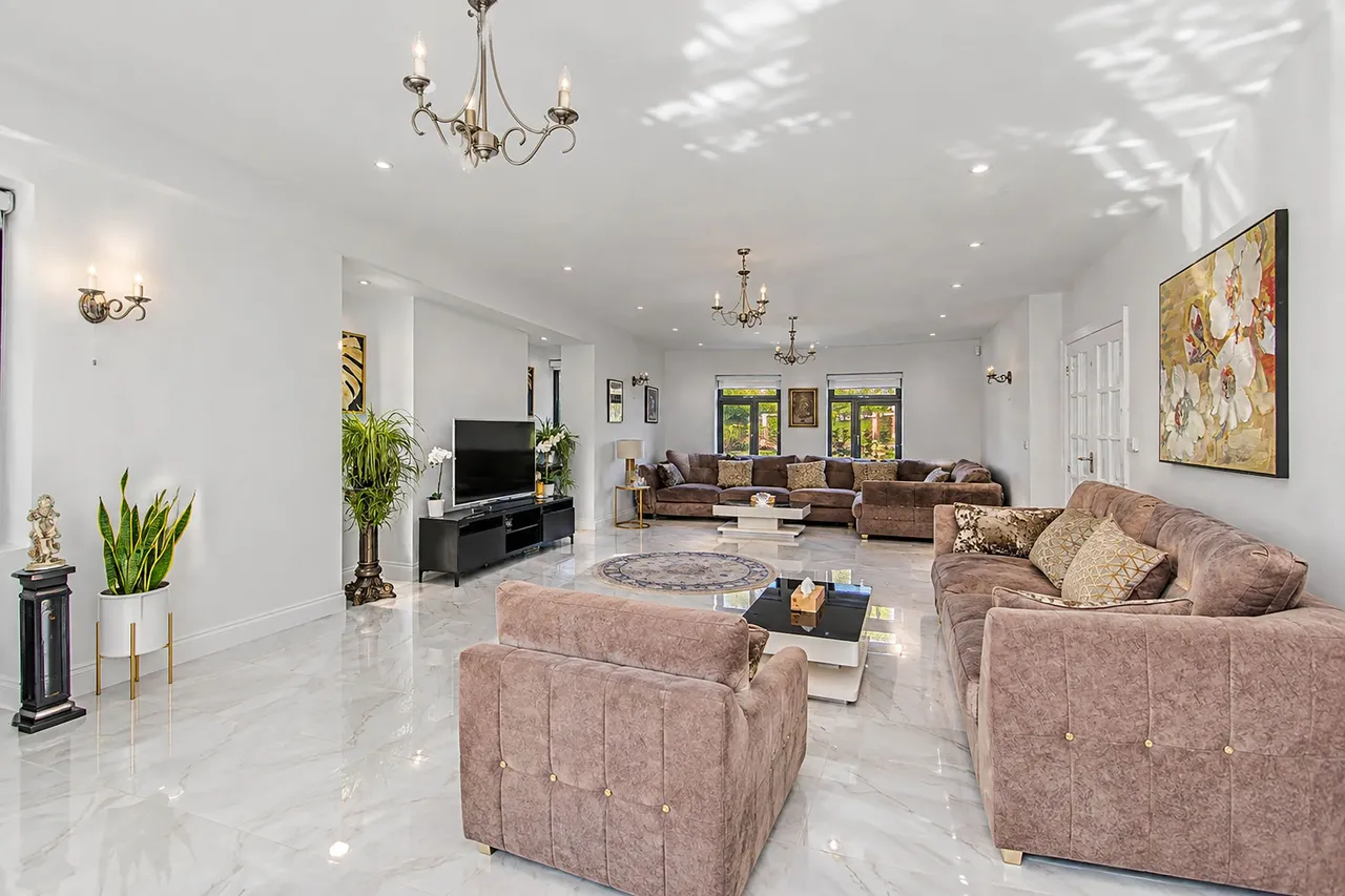 Courtney Place, Altrincham, photo 2