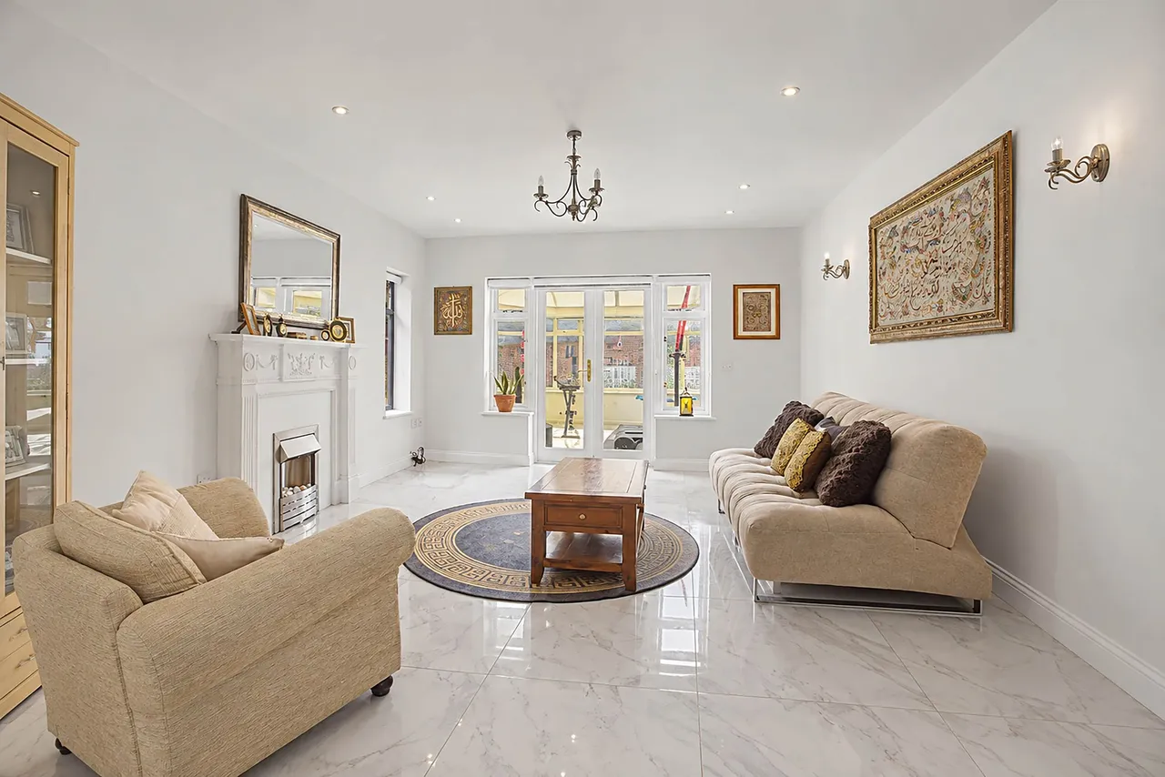 Courtney Place, Altrincham, photo 9