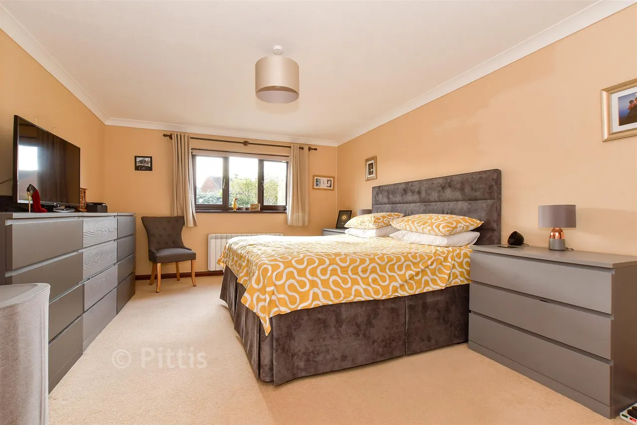 Starks Close, Shorwell, PO30, photo 9