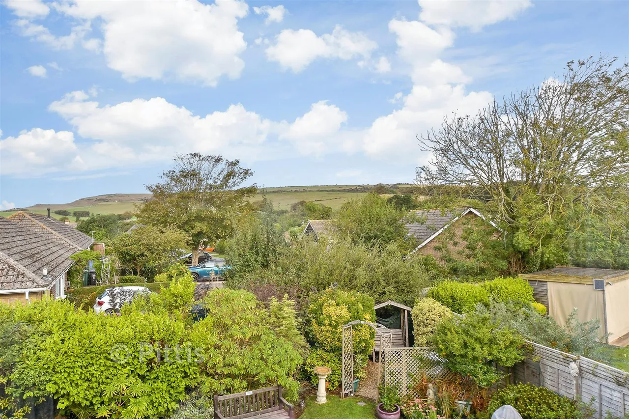 Starks Close, Shorwell, PO30, photo 2