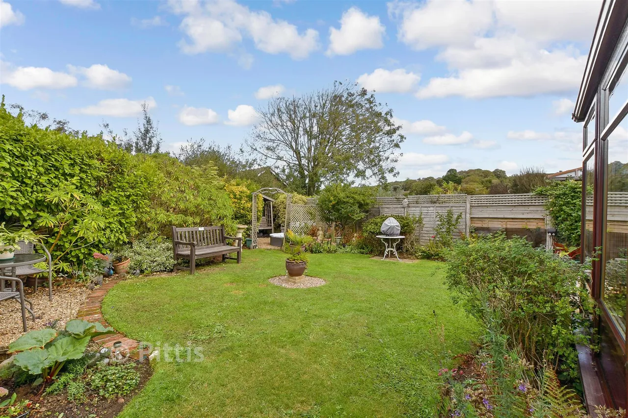 Starks Close, Shorwell, PO30, photo 14