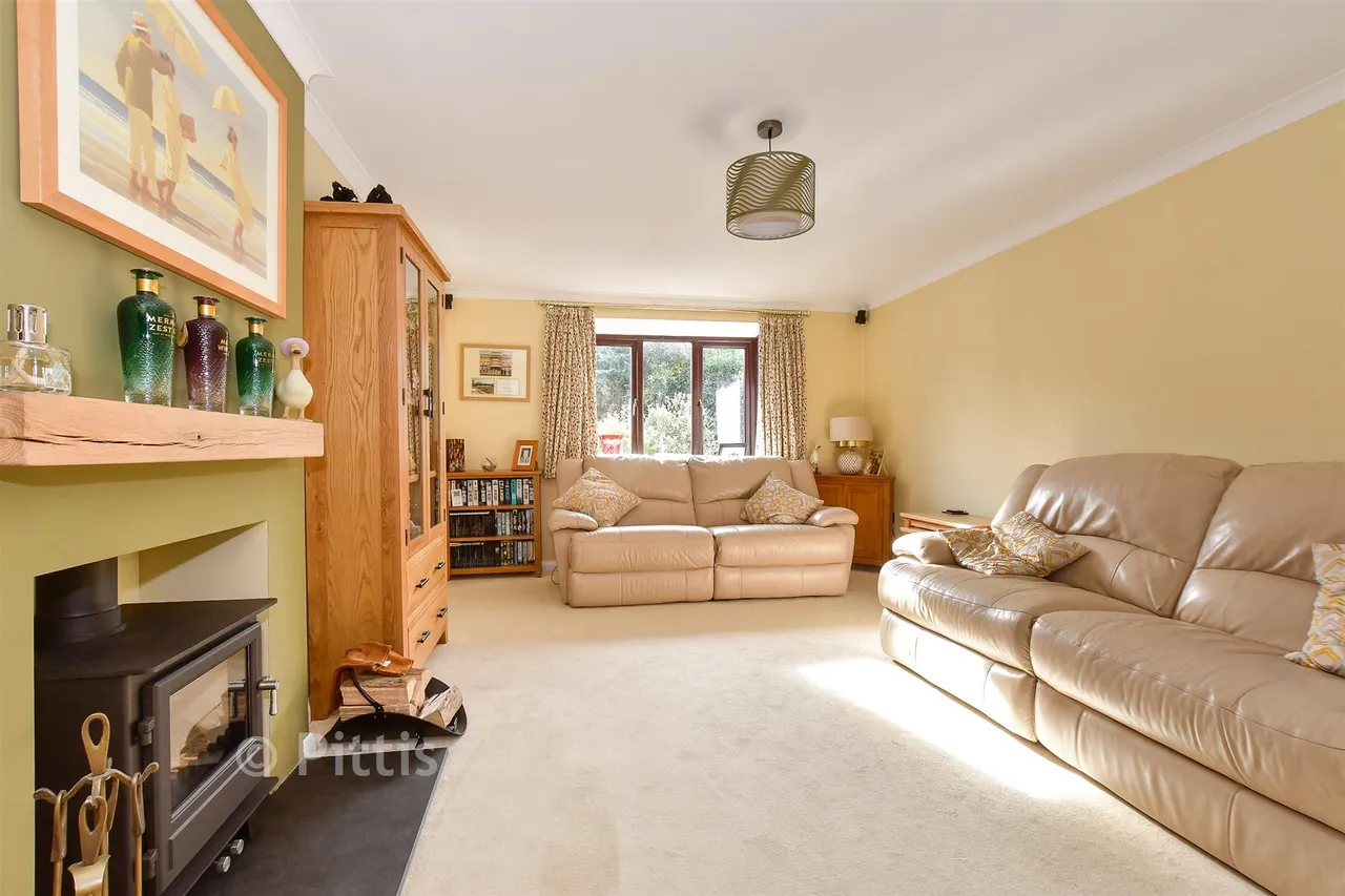 Starks Close, Shorwell, PO30, photo 4