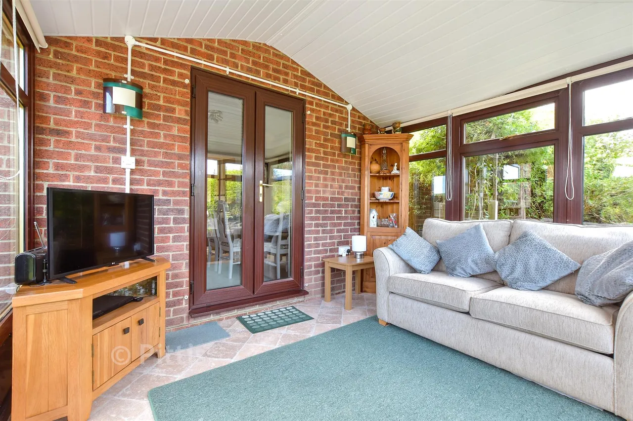 Starks Close, Shorwell, PO30, photo 7
