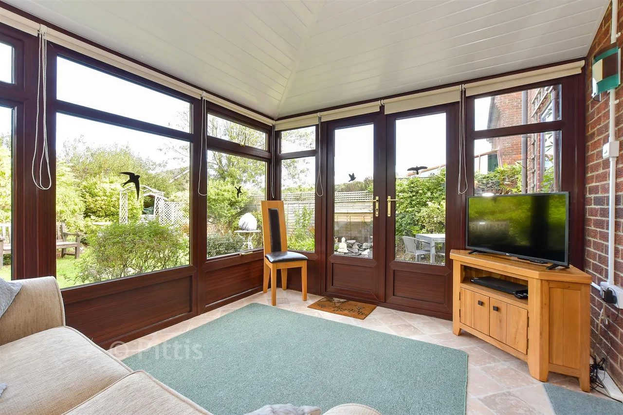 Starks Close, Shorwell, PO30, photo 8
