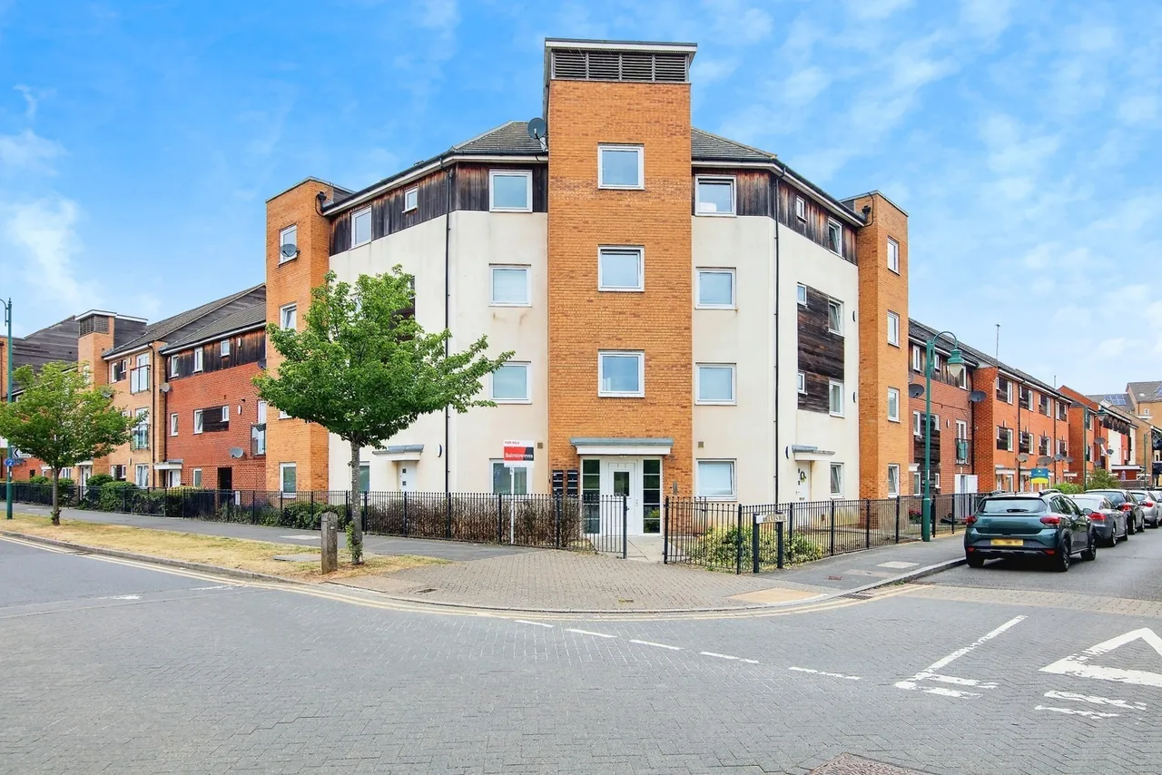 2 bed flat for sale — Clayburn Road, Hampton Centre, Peterborough, Cambridgeshire, PE7