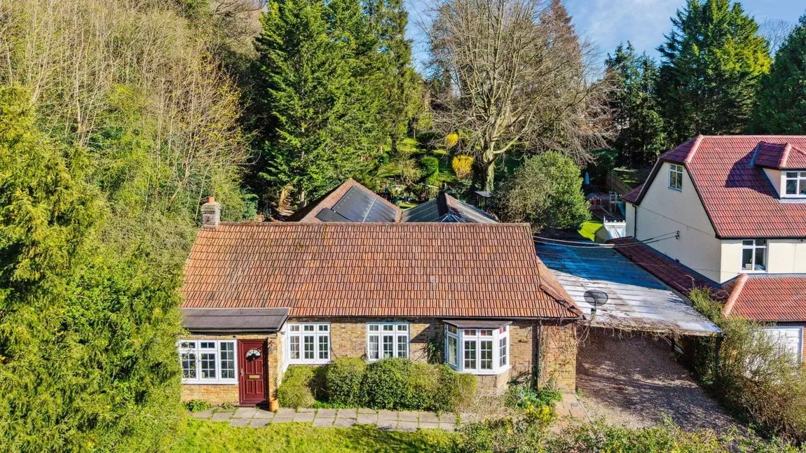 4 bed house for sale — Rayners Avenue, Loudwater, High Wycombe, HP10 9SL