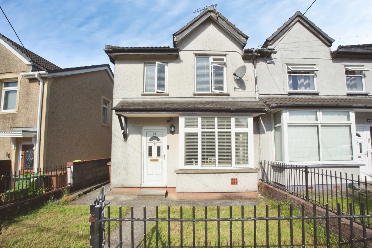 3 bed house for sale — Cefn Fforest Avenue, Cefn Fforest, Blackwood, Caerphilly, NP12