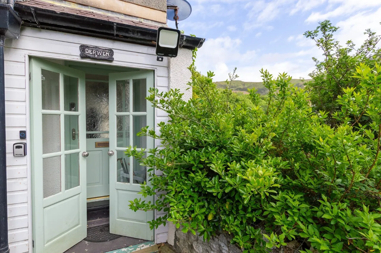 Marine Terrace, Conwy, LL34, photo 2