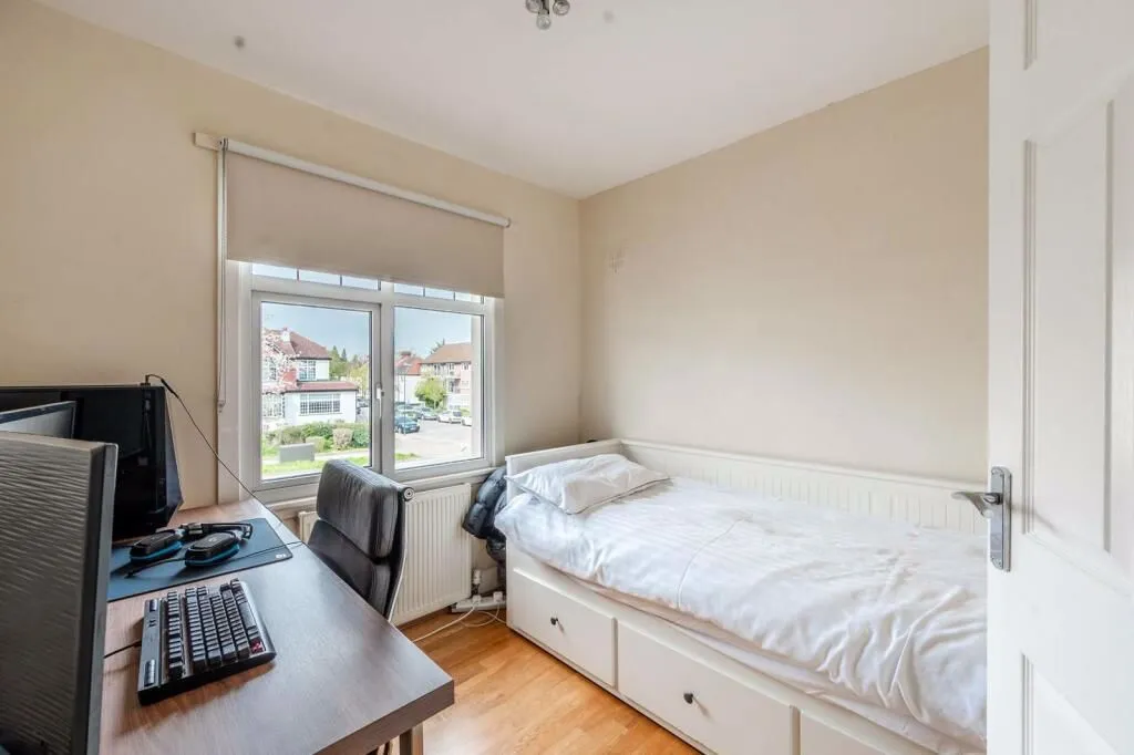 Whitchurch Lane, Edgware, HA8, photo 7
