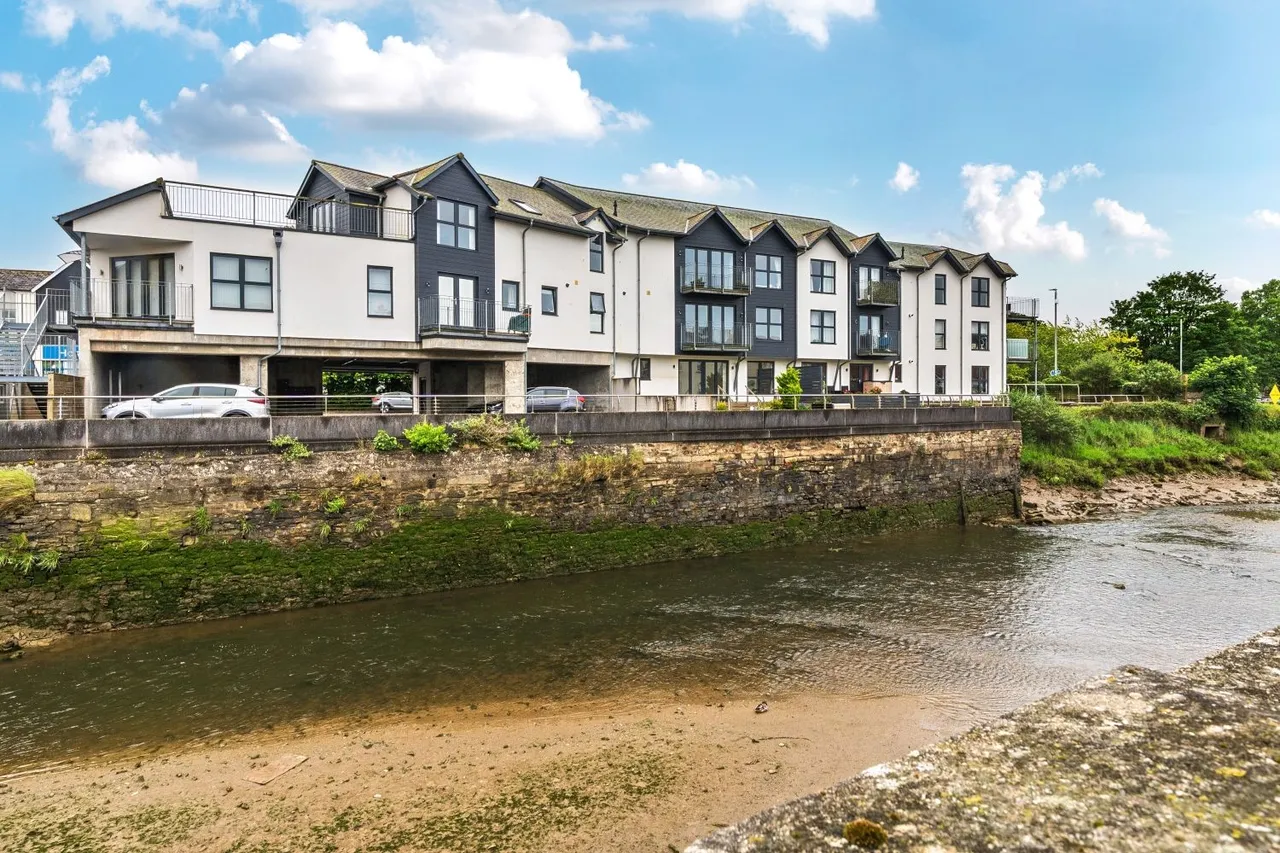 3 bed flat for sale, Brunswick Wharf North Walk, Barnstaple, EX31
