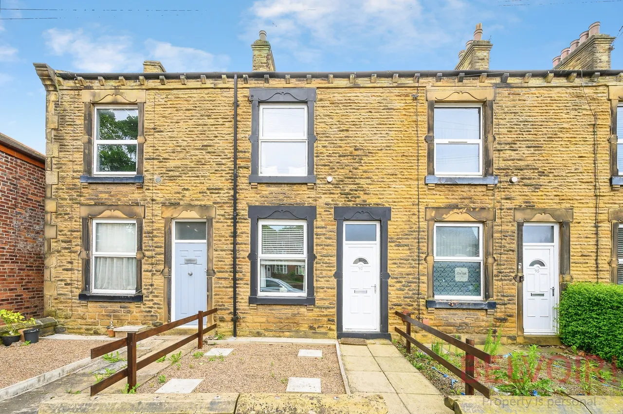 2 bed house for sale — Bradford Road, Wakefield, WF3