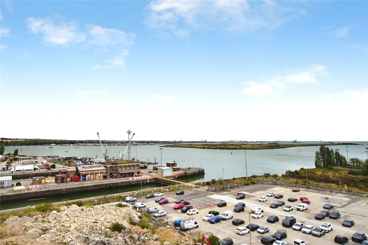 Gillingham Gate Road, Chatham, ME4, photo 2