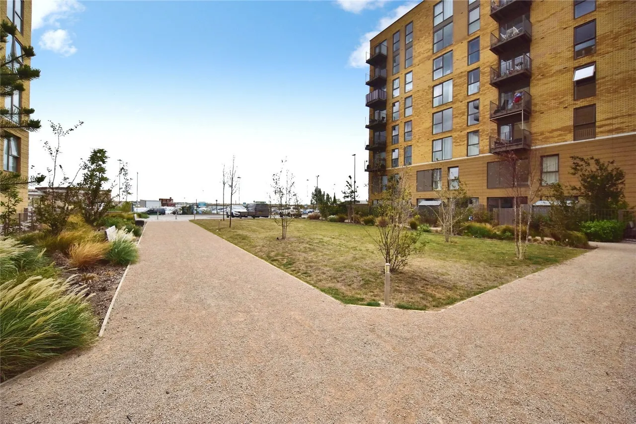 Gillingham Gate Road, Chatham, ME4, photo 18
