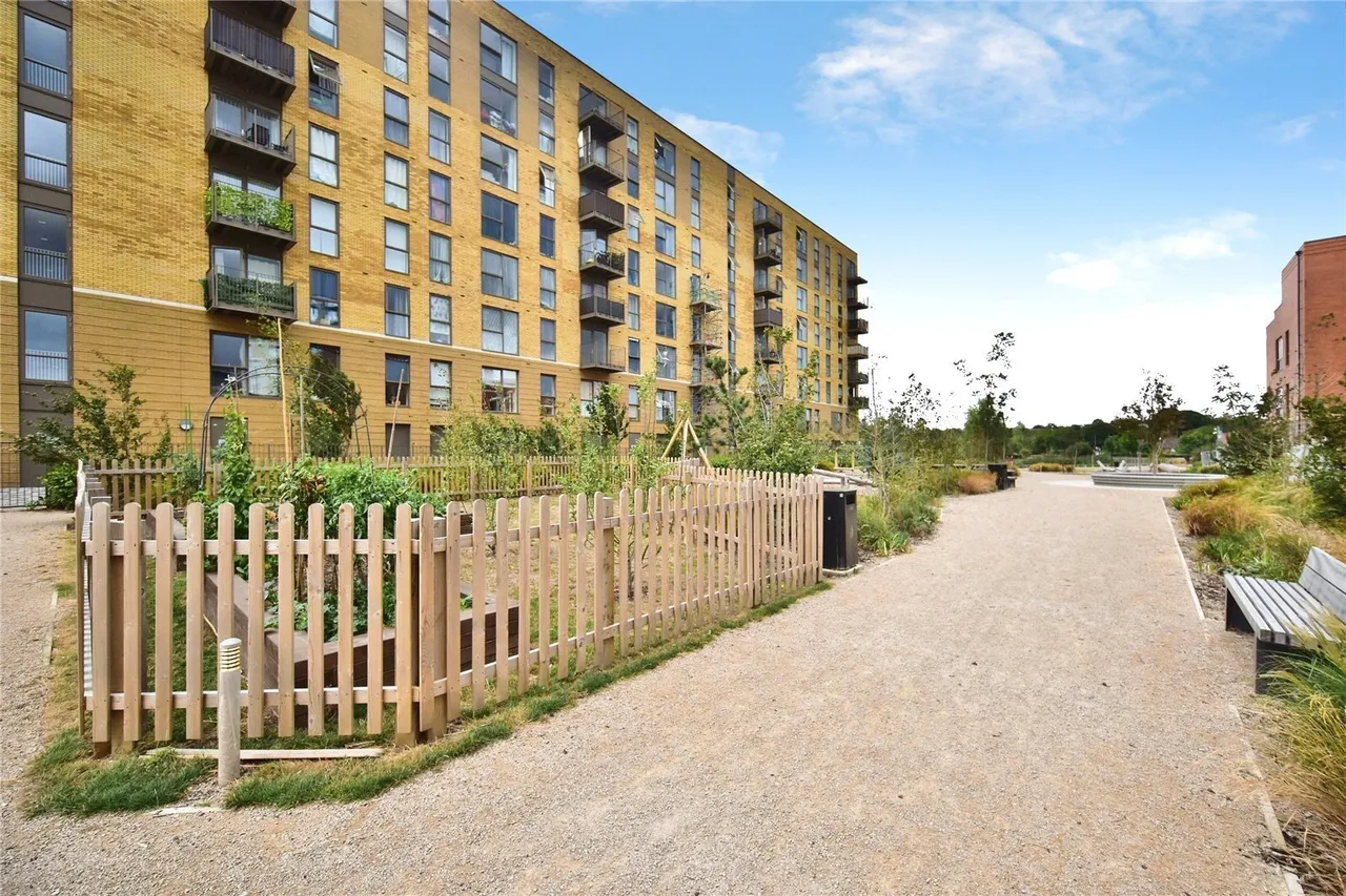 Gillingham Gate Road, Chatham, ME4, photo 17