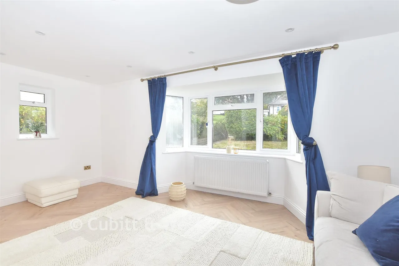 Penland Close, Haywards Heath, RH16, photo 2