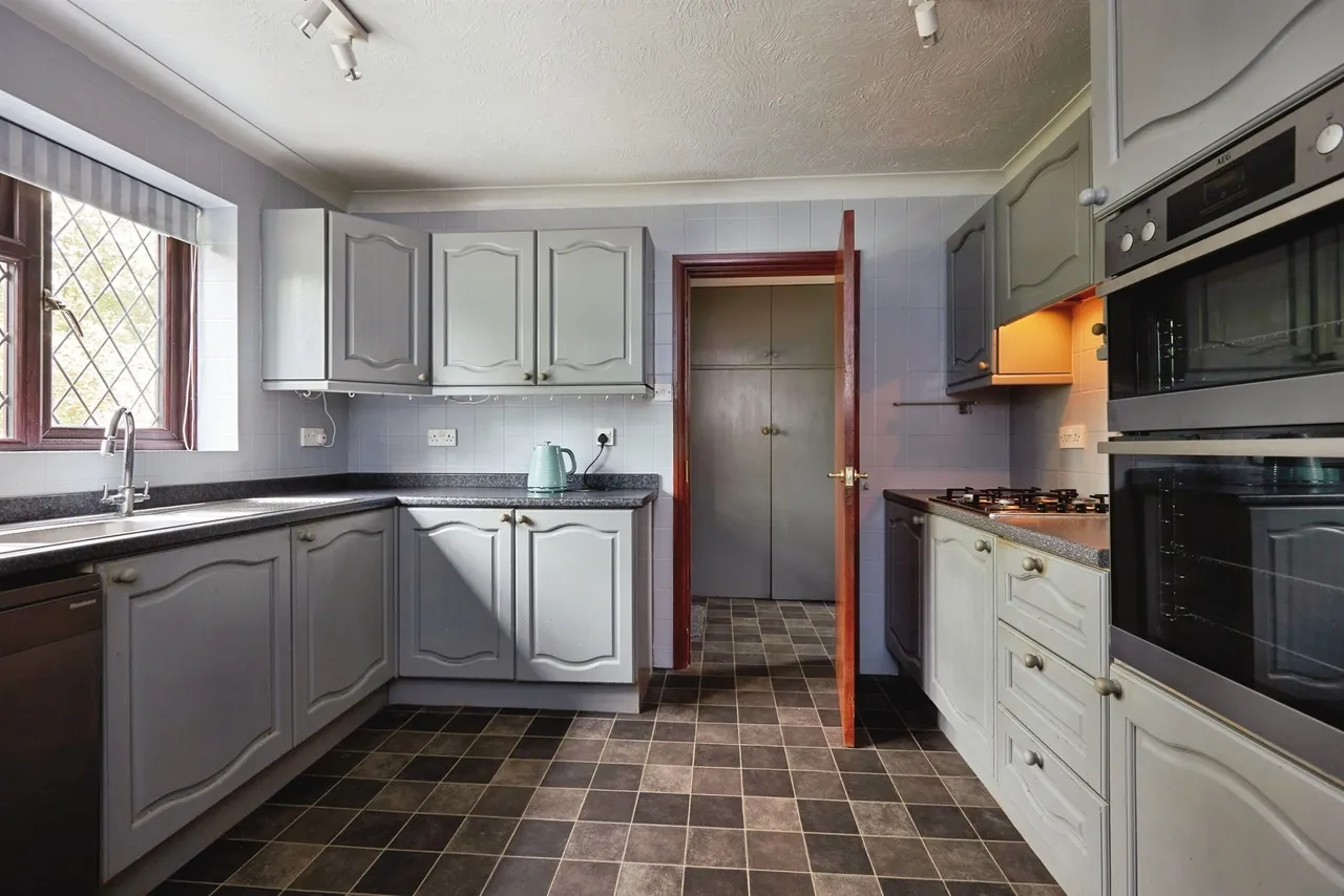 Willow Way, Motcombe, SP7, photo 13