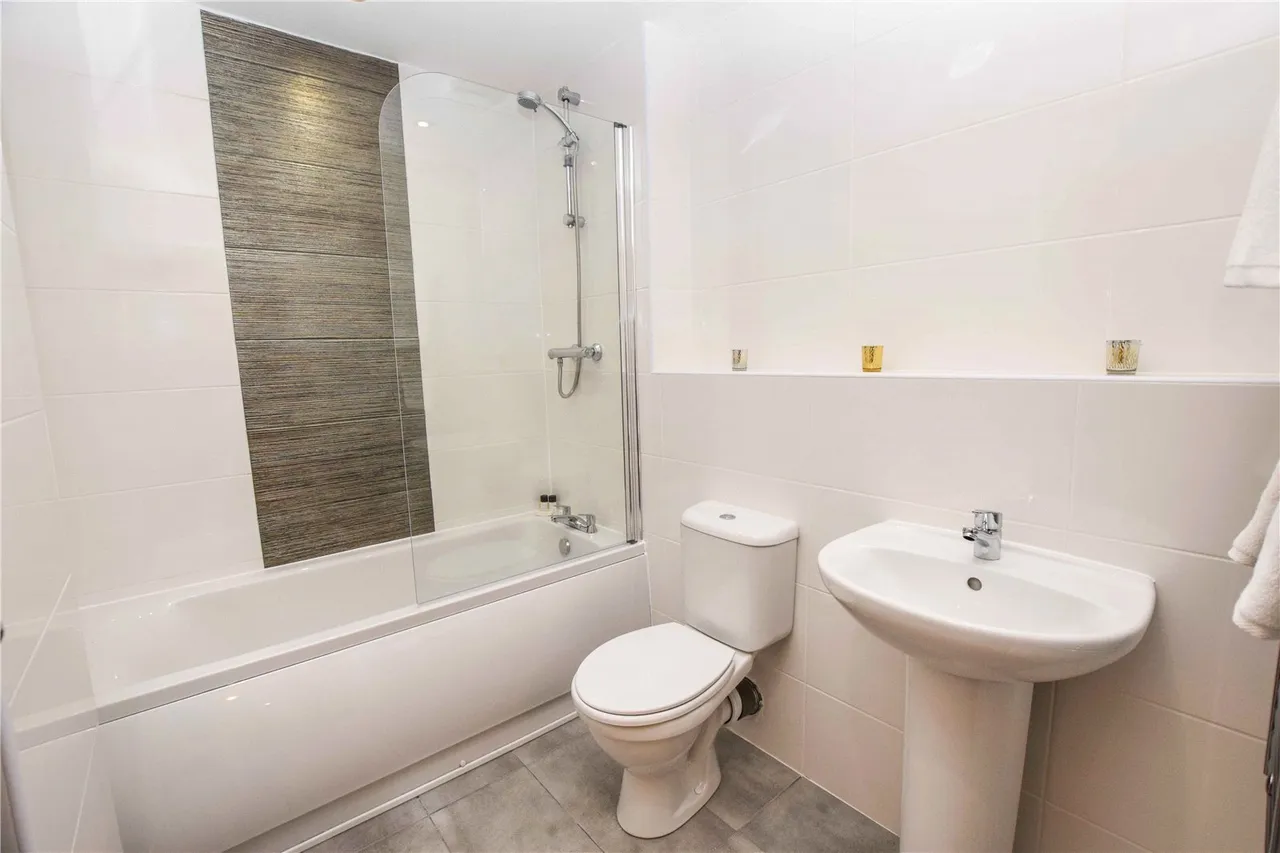 Benbow Street, Sale, M33, photo 8