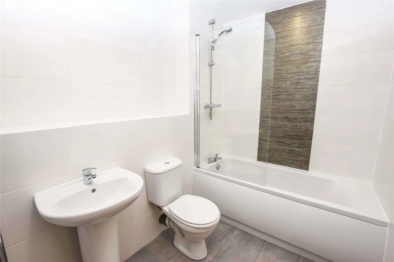 Benbow Street, Sale, M33, photo 6