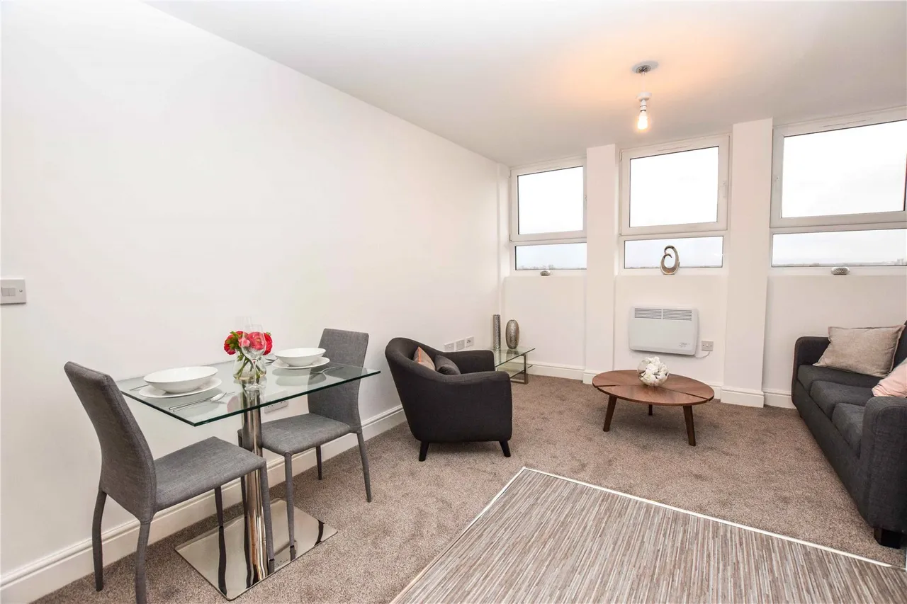 Benbow Street, Sale, M33, photo 9