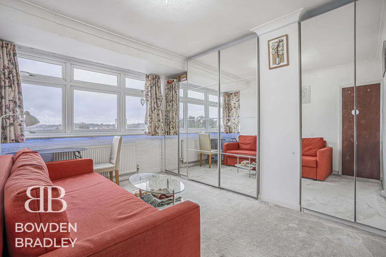 Dovedale Avenue, Clayhall, IG5, photo 10