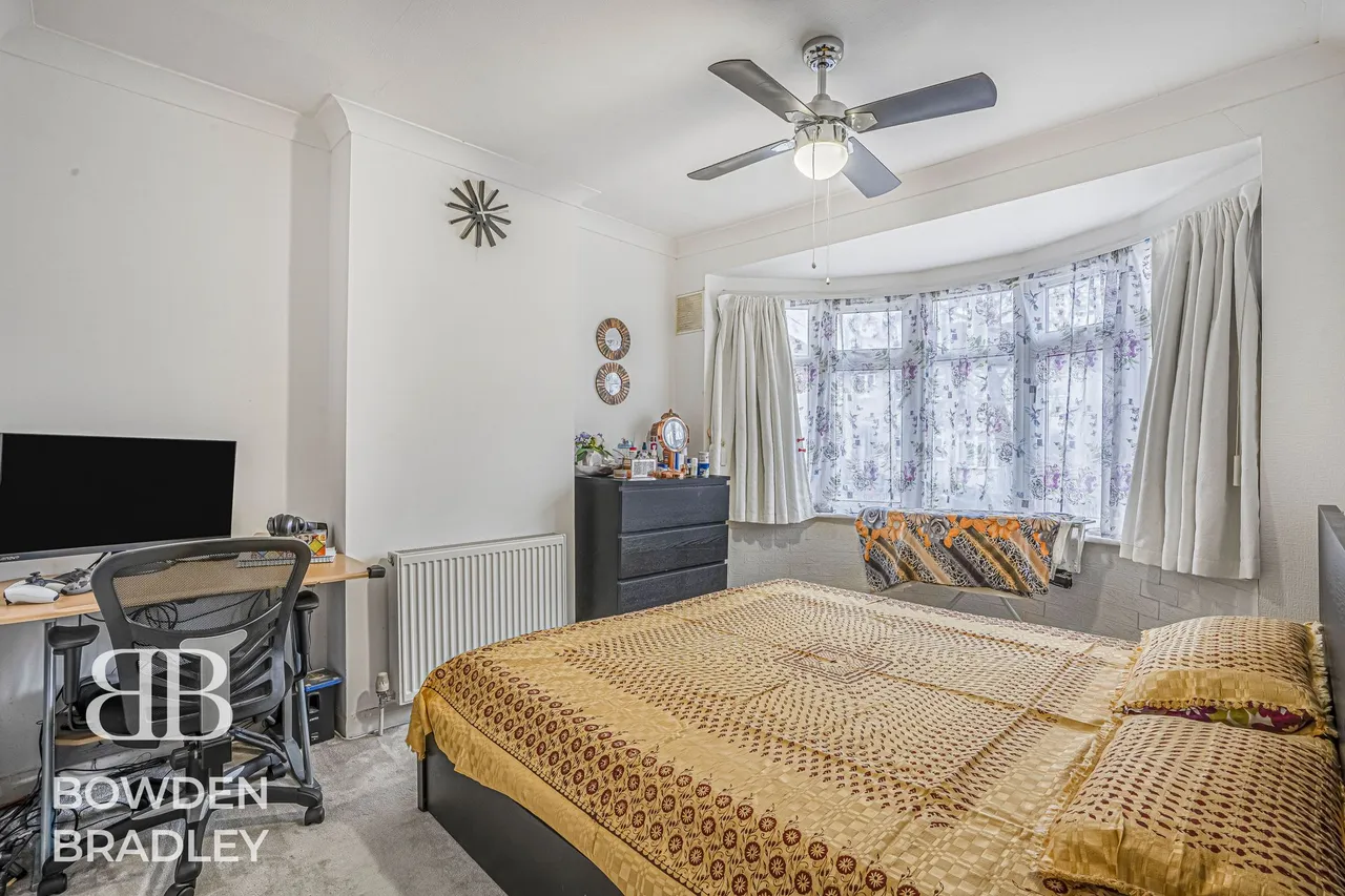 Dovedale Avenue, Clayhall, IG5, photo 12