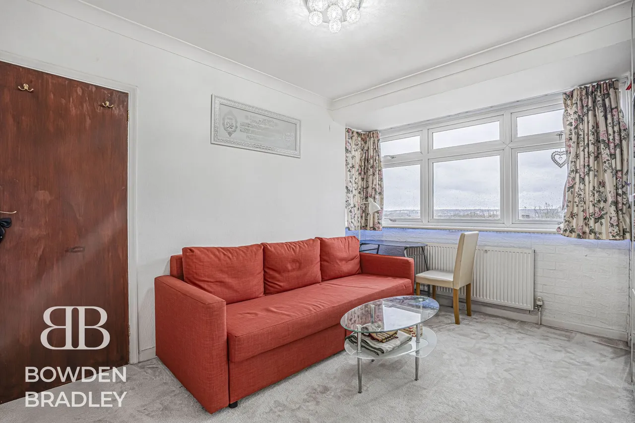 Dovedale Avenue, Clayhall, IG5, photo 8