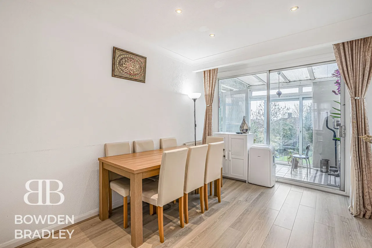 Dovedale Avenue, Clayhall, IG5, photo 4