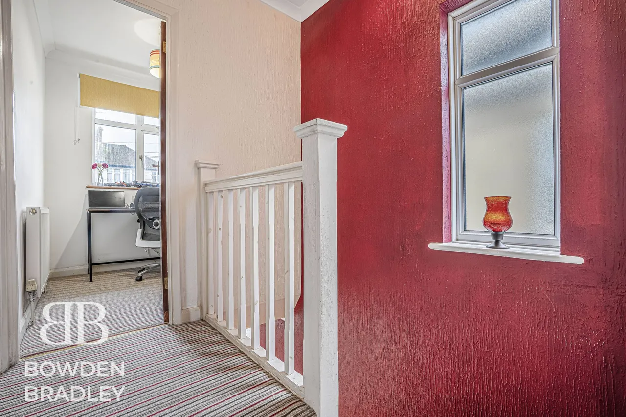 Dovedale Avenue, Clayhall, IG5, photo 9