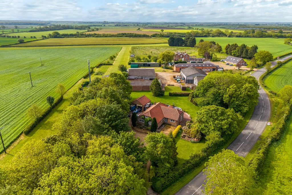 4 bed house for sale, Main Street, Bucknall, LN10