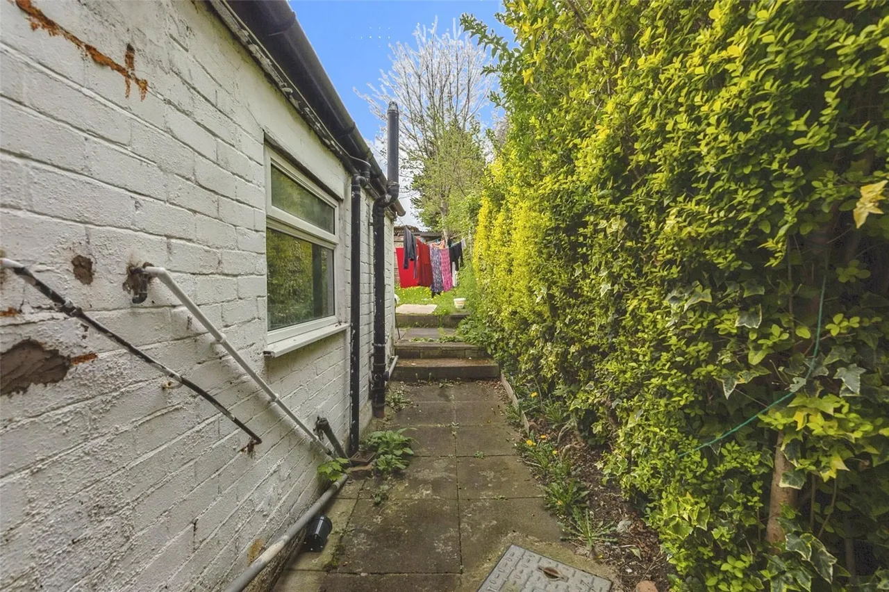 Hillside Road, Luton, Bedfordshire, LU3, photo 12
