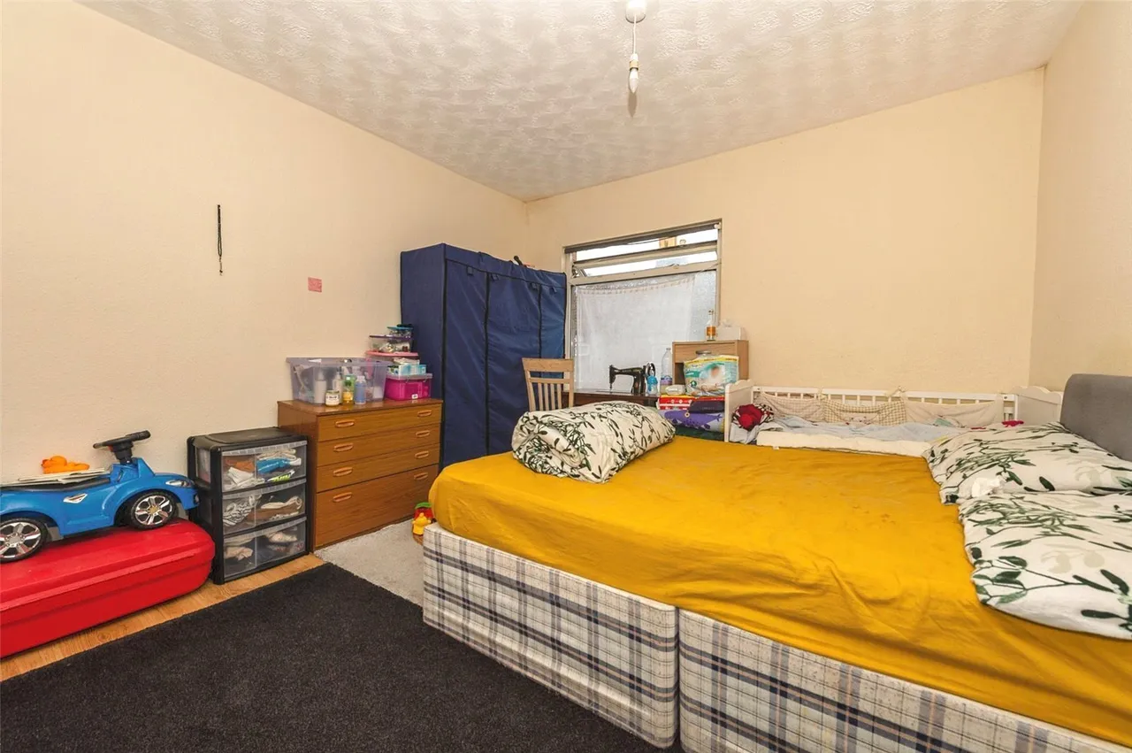 Hillside Road, Luton, Bedfordshire, LU3, photo 9