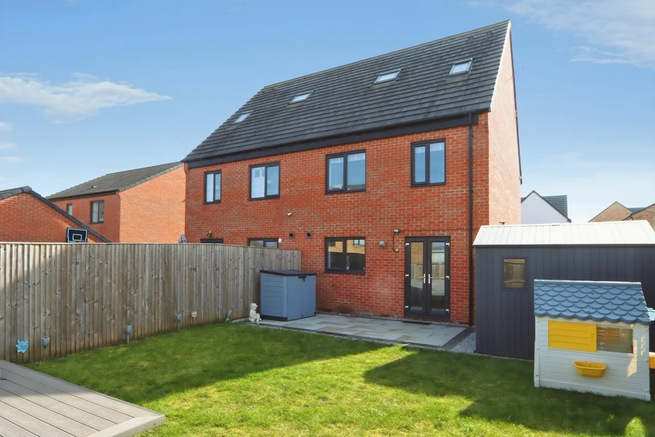 Broomhill Avenue, Waverley, Rotherham, South Yorkshire, S60, photo 24