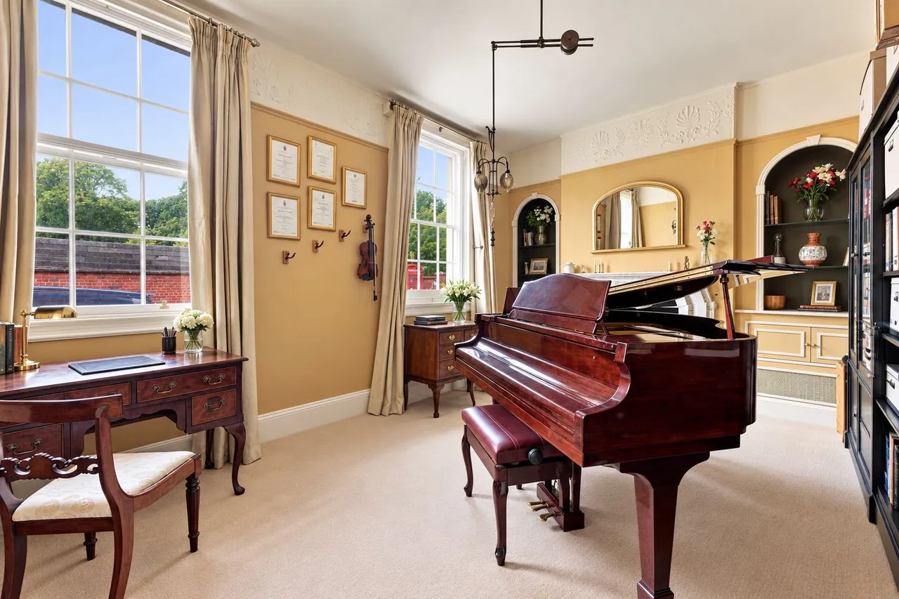 Grade II listed Georgian Townhouse, Westgate, photo 37