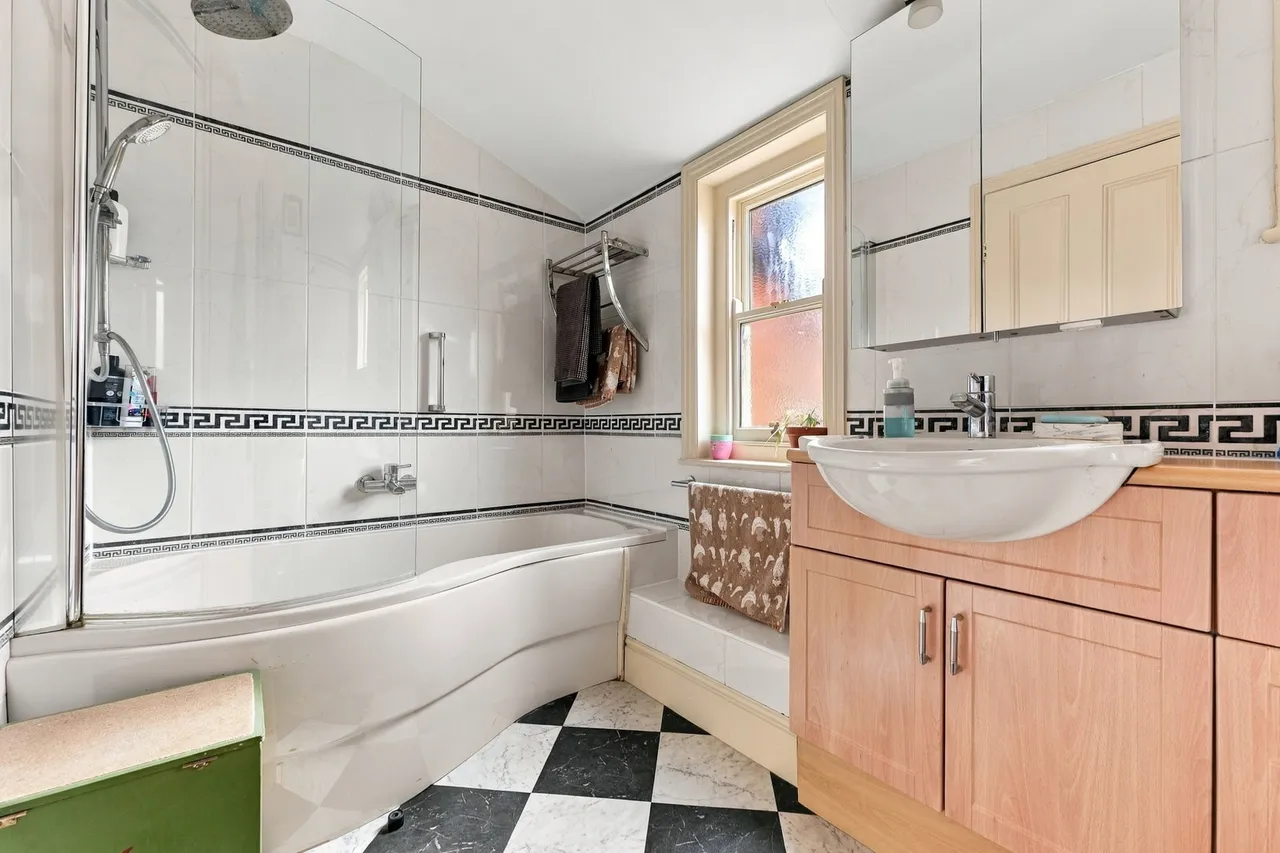 Grade II listed Georgian Townhouse, Westgate, photo 33