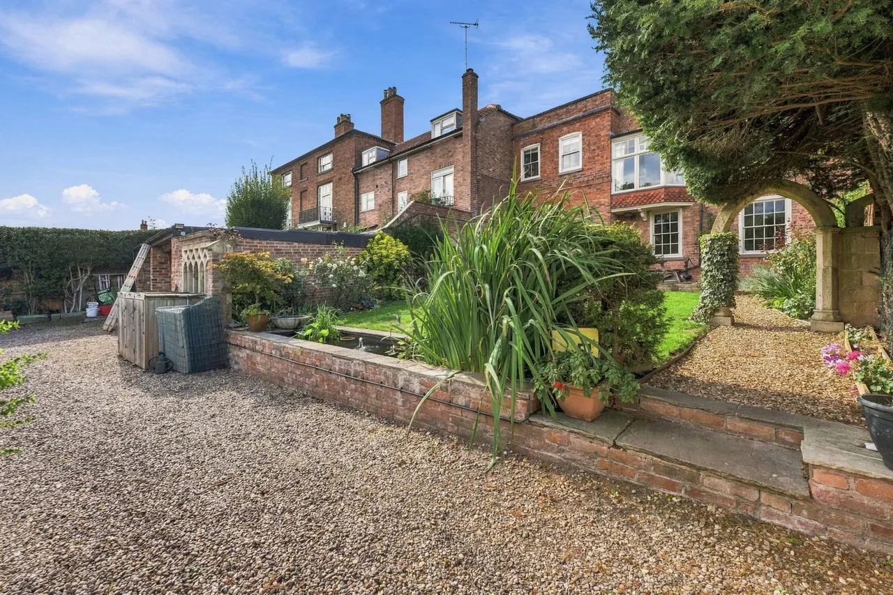 Grade II listed Georgian Townhouse, Westgate, photo 45