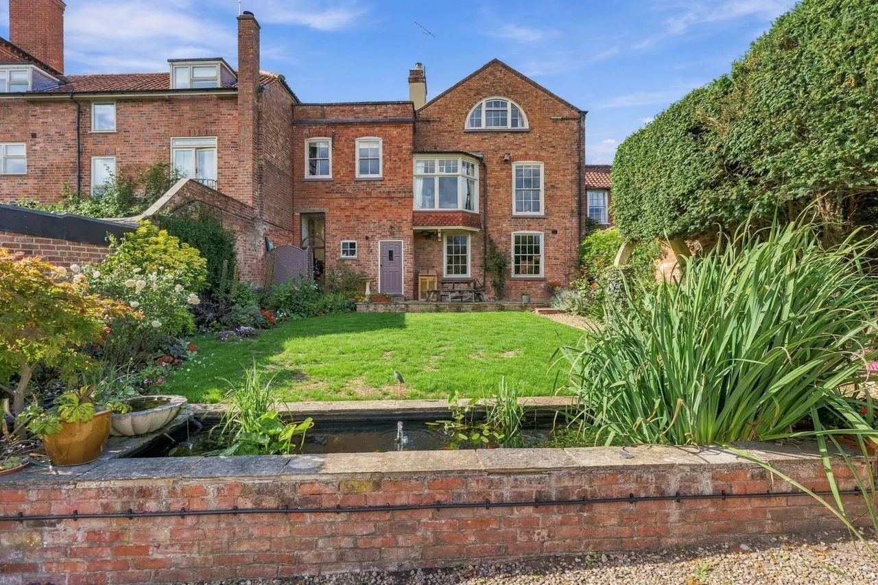 Grade II listed Georgian Townhouse, Westgate, photo 46