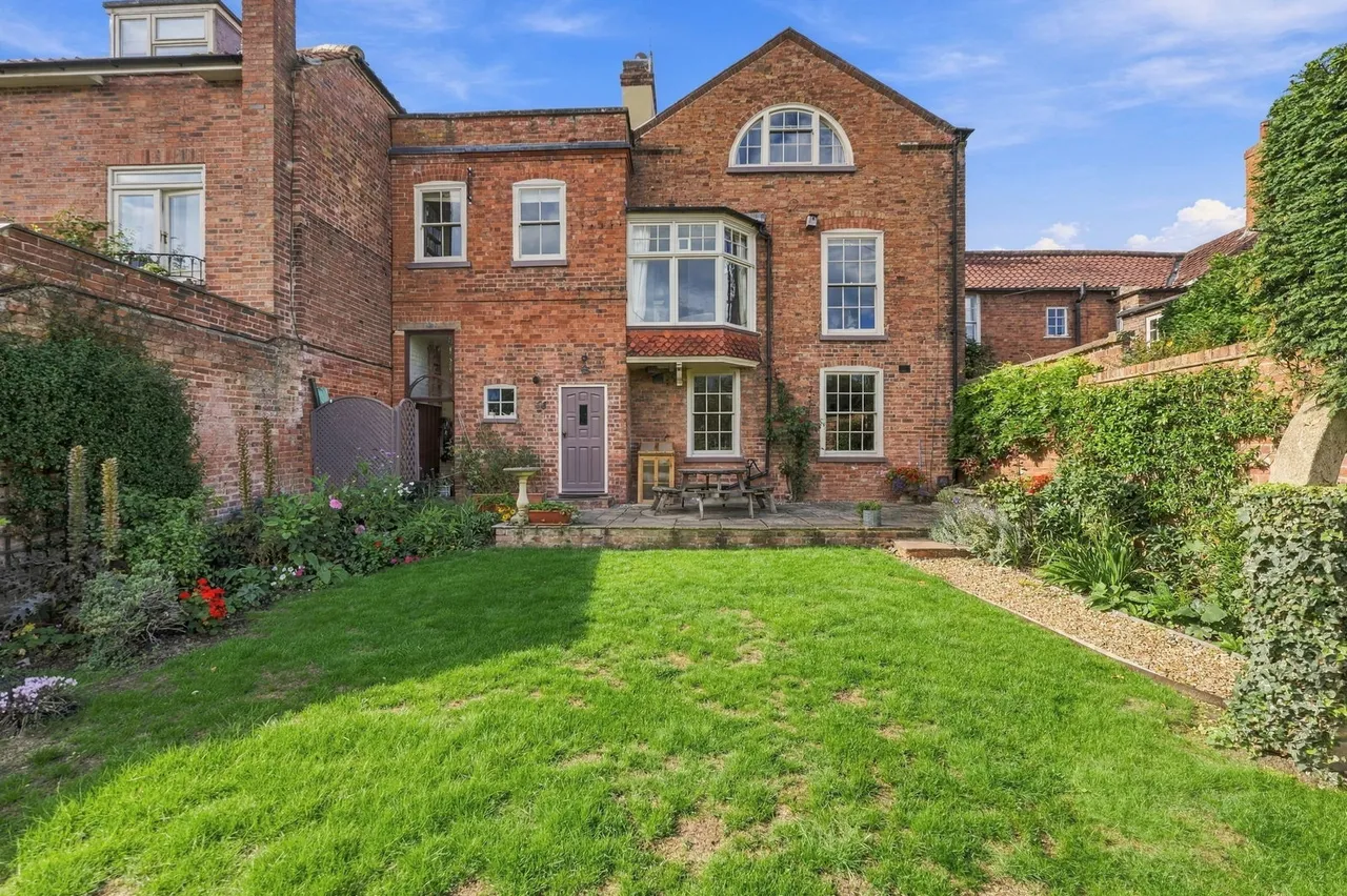 Grade II listed Georgian Townhouse, Westgate, photo 44