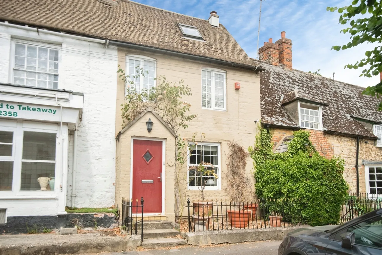 3 bed house for sale — High Street, Shrivenham, Swindon