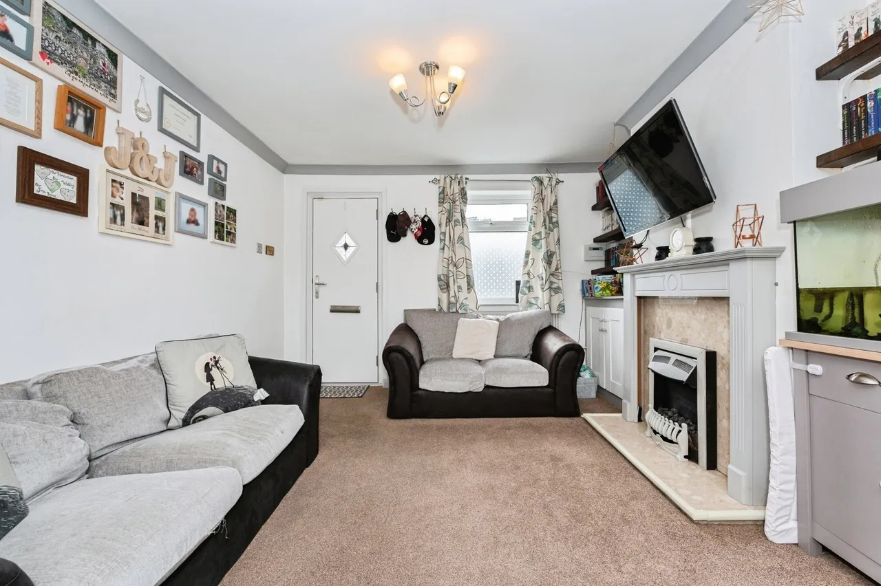 2 bed house for sale, Lower Higham Road, DA12