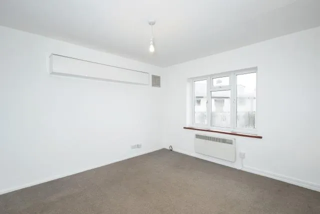 Churchill Avenue, Aylesbury, HP21, photo 3