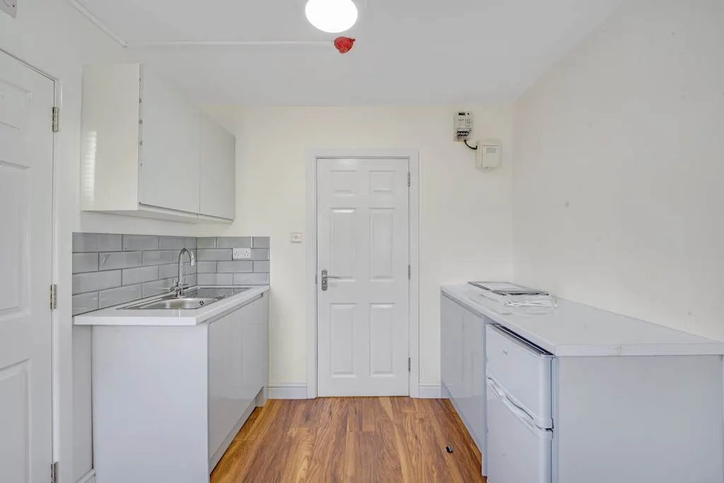 The Grove, Greenford, UB6, photo 2