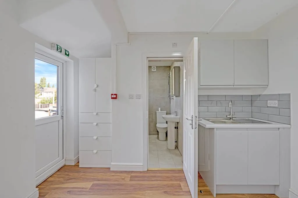The Grove, Greenford, UB6, photo 3