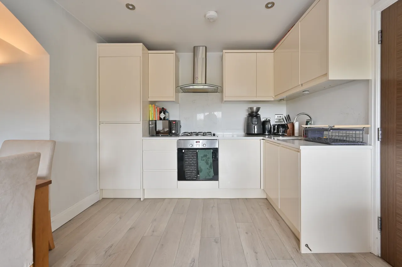 Flat 2, 158 High Street, Bushey, photo 4