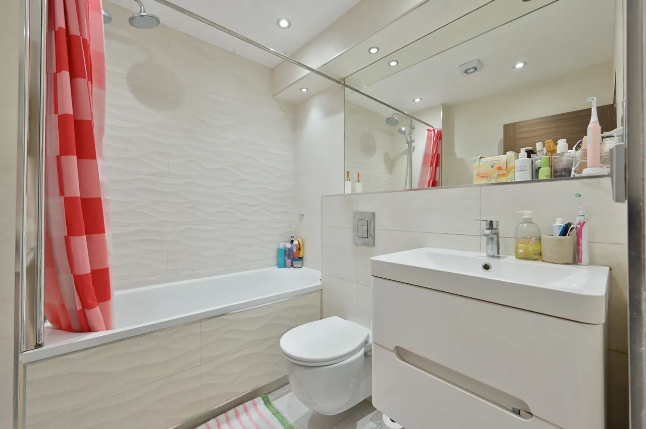 Flat 2, 158 High Street, Bushey, photo 9