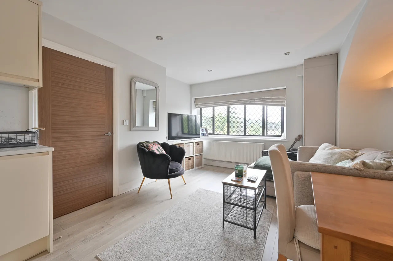 Flat 2, 158 High Street, Bushey, photo 3