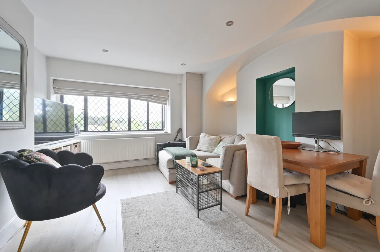 Flat 2, 158 High Street, Bushey, photo 2