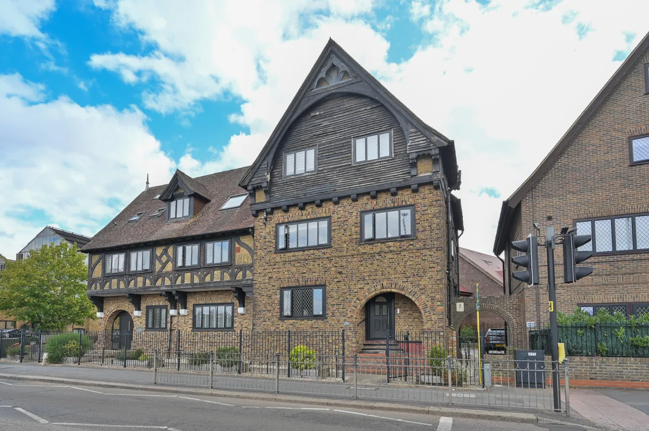 1 bed flat for sale — Flat 2, 158 High Street, Bushey