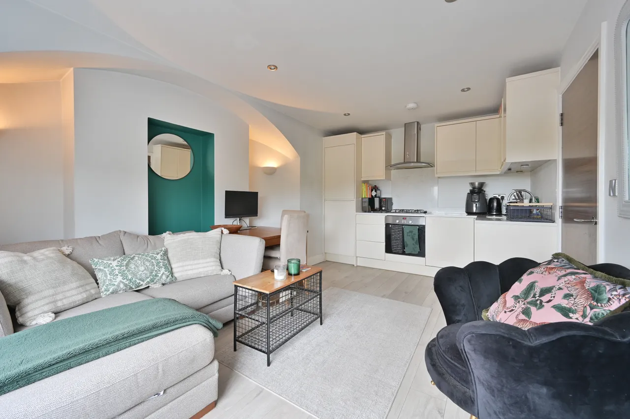 Flat 2, 158 High Street, Bushey, photo 6