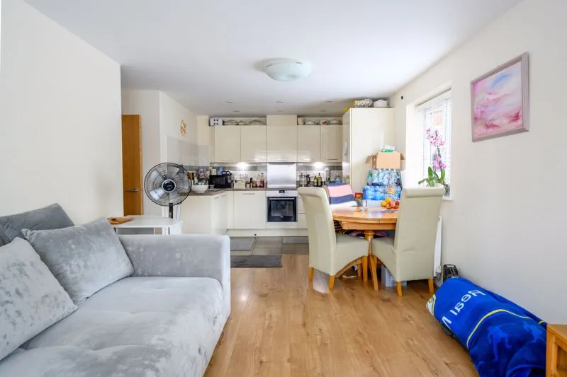 Scholars Place, Walton-On-Thames KT12 3FE, photo 4