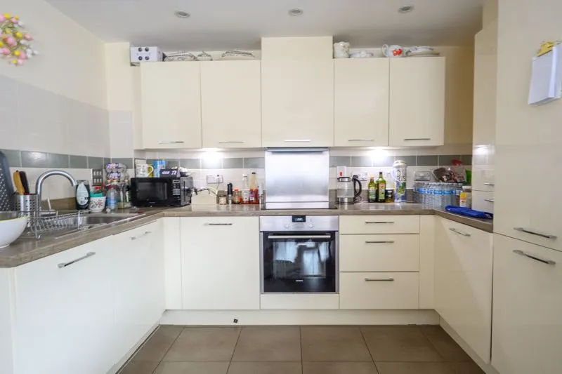 Scholars Place, Walton-On-Thames KT12 3FE, photo 2